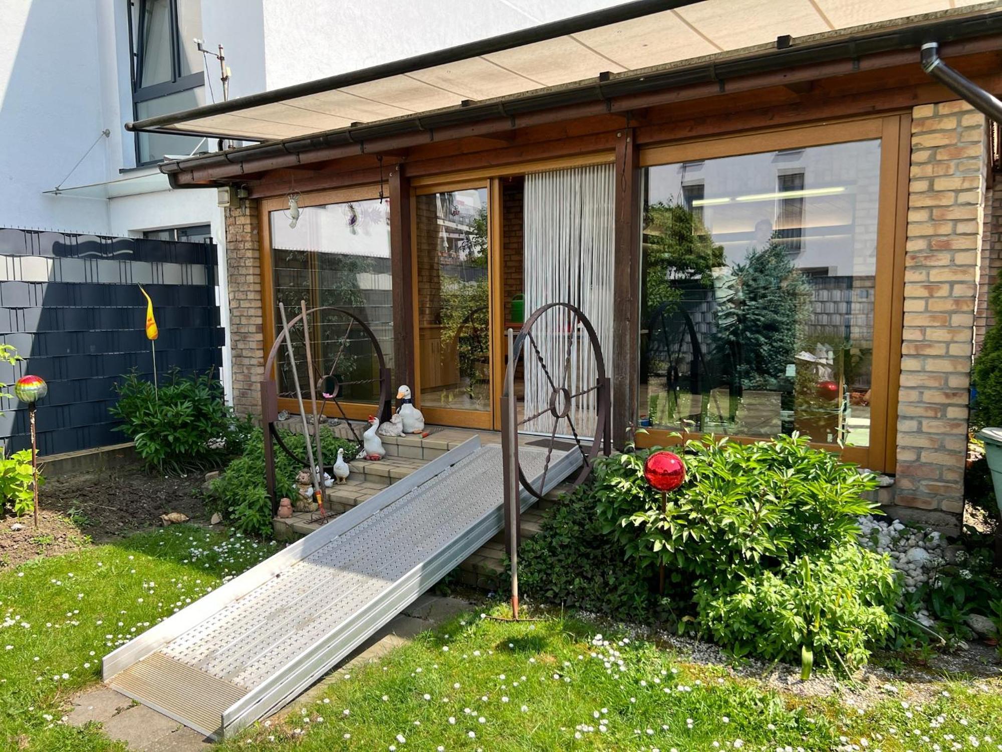 Barrierefreies Ferienhaus Mit Garten Bei Koeln Huerth Exterior photo